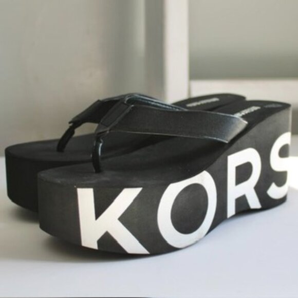 Michael Kors Black White Benny Flip-Flop Platform Wedge Thong Sandals Size 8 - Picture 2 of 6